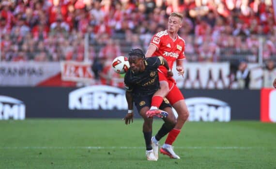 Union Berlin gegen SV Elversberg: Fußballszene, Spielerjubel nach dem 1:0-Sieg am 10.10.2026.
