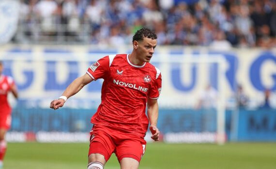 Fußballspiel: Erencan Yardimci köpft beim 1. FC Nürnberg vs. 1. FC Kaiserslautern zum 0:1.