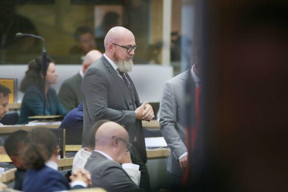 Hans-Thomas Tillschneider bei der geheimen Wahl im Landtag Sachsen-Anhalt, Magdeburg.