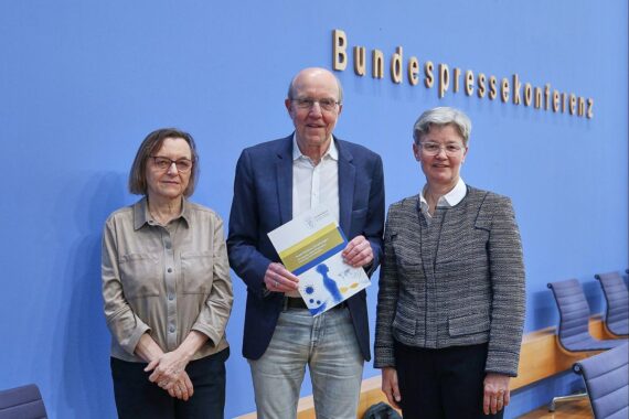 Ärzt:innen fordern bessere Versorgung für Long-Covid-Patient:innen; Fokus auf Daten, Diagnostik und elektronische Patientenakte.