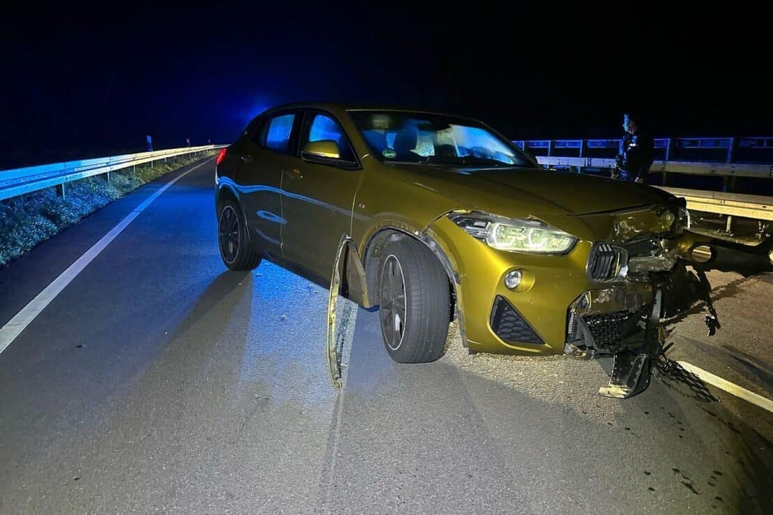Autofahrer flüchtet nach Zusammenstoß in Gummersbach