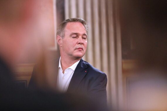 Andreas Babler bei Parteitreffen: Übergabe-Vorschlag für Vizekanzleramt und SPÖ-Parteivorsitz.
