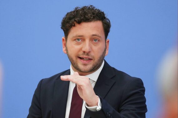 Felix Banaszak im Archivfoto: Grüne Bundesspitze gibt Berlin bei Sondierungen mit SPD/Linke freie Hand.