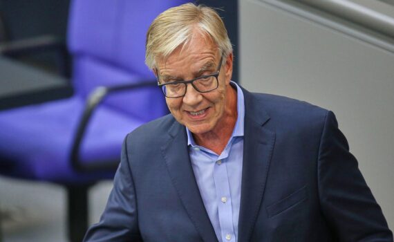 Dietmar Bartsch (Linke) spricht über legitimen, aber gewaltfreien Sozialprotest gegen die Regierungspolitik.