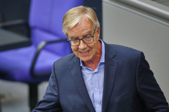 Dietmar Bartsch (Linke) spricht über legitimen, aber gewaltfreien Sozialprotest gegen die Regierungspolitik.