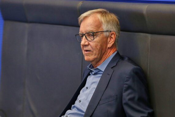 Dietmar Bartsch distanziert sich von Cansin Köktürk: antisemitisches Instagram-Video sorgt für Kritik.
