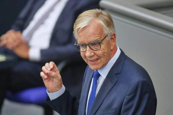 Dietmar Bartsch (Archiv) im Bild, mit Fokus auf Kritik an Finanzminister Lars Klingbeil.