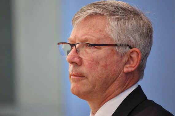 Olaf Demuth steht in Berlin im Bild, Archivfoto; es geht um Linke-Pläne zur Vergesellschaftung von Wohnungen.