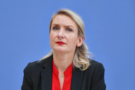 Joachim Herrmann kritisiert Ines Schwerdtner wegen linksextremer Gewalt in Frankreich; Foto: Ines Schwerdtner (Archiv).