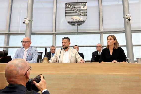 Tobias Rausch im Landtag Sachsen-Anhalt, Foto vom 06.10.2026; Streit um seine Präsidentenwahl.