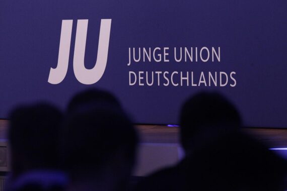 Junge Union (Archiv) in Berlin: Rückzahlung von Fördermitteln, Kredit durch die CDU, junge Politiker.