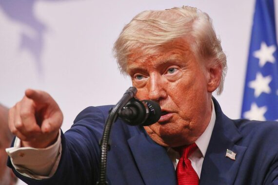 Donald Trump vor der Starshield/Starlink-Technologie: Drohnen-Kommunikation für die Ukraine, eingeschränkt und wieder „zurück“.