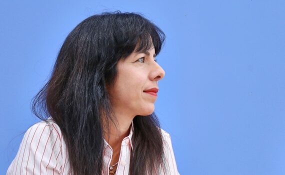 Elif Eralp im Archivfoto: Linke, Grüne und SPD kündigen abgeschlossene Sondierungen und Politik für Berlin an.