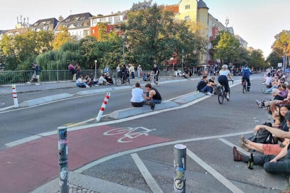 Hobrechtbrücke in Berlin (Archivfoto), passend zum Artikel über Durchschnittsalter in Berlin und Brandenburg.