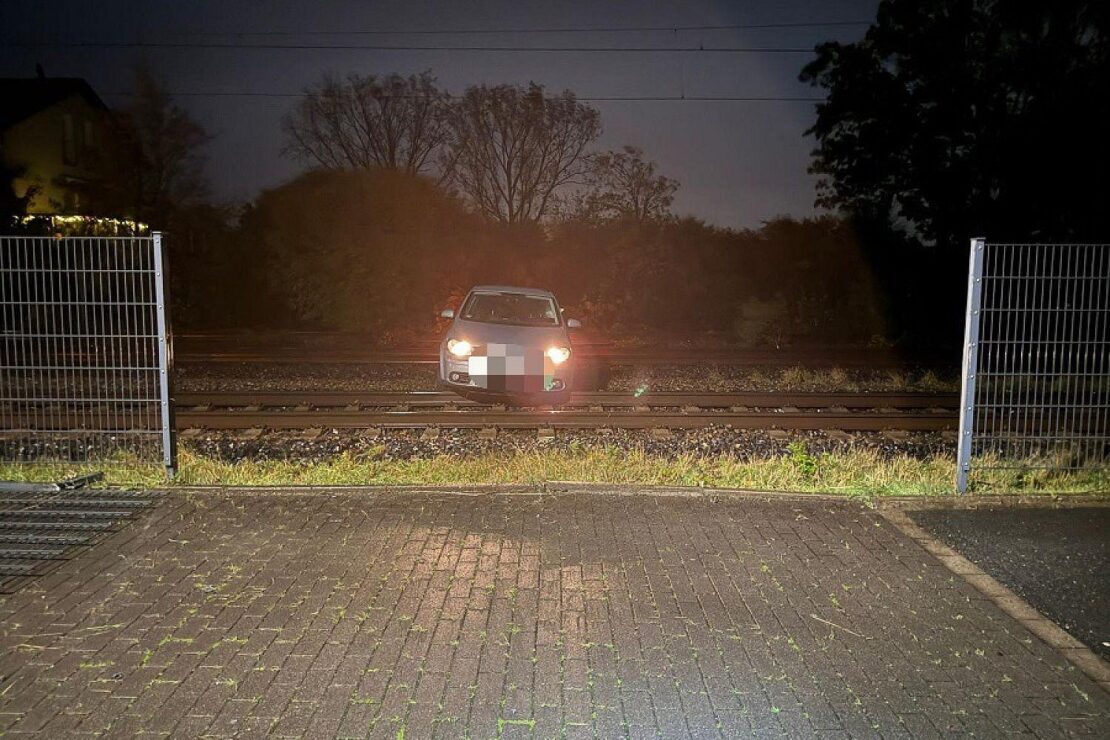 Betrunkener Autofahrer landet in Drensteinfurt im Gleisbett
