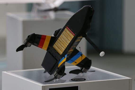 Drohne über Gelände, Archivfoto; Bundeswehr plant Drohnenregiment bis 2027 bei Bergen.
