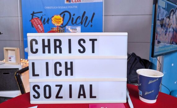 CDA-Politiker Dennis Radtke warnt vor bloßen Sparpaketen bei CDU-Sozialreformen.