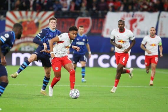 RB Leipzig jubelt über den späten 1:0-Sieg gegen PSV Eindhoven in der Champions League.