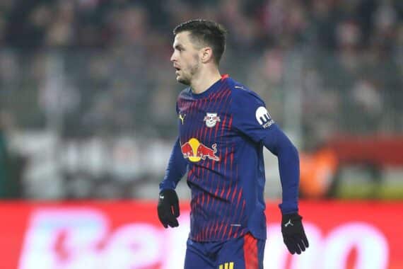 Christoph Baumgartner im Trikot von RB Leipzig, jubelnd nach seinem entscheidenden Doppelpack im DFB-Pokal.
