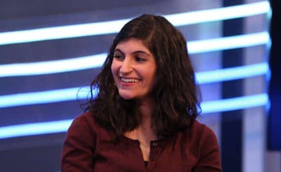Shida Bazyar erhält den Deutschen Buchpreis; Buch „Die Lücken“ für ihren Roman.