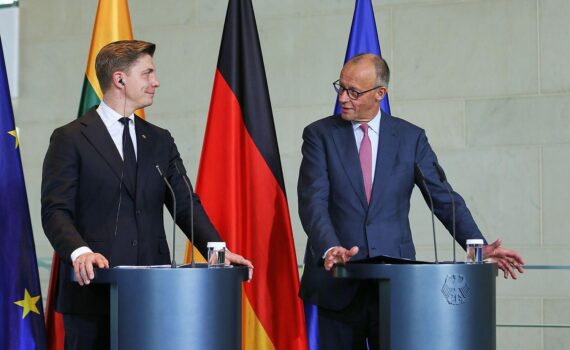 Friedrich Merz und Mindaugas Sinkevicius im Kanzleramt, Sicherheitszusammenarbeit zwischen Deutschland und Litauen betont.