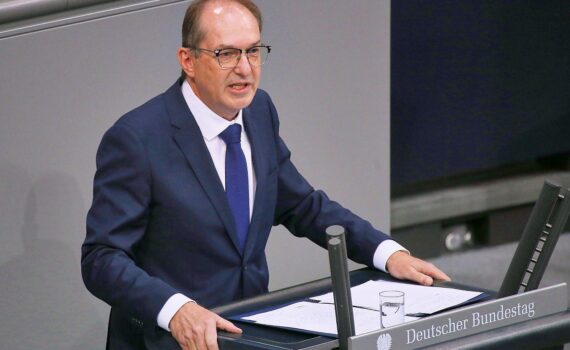 Alexander Dobrindt (Archiv) vor Berliner Sicherheits- und Polizeikontext, Foto via dts Nachrichtenagentur.