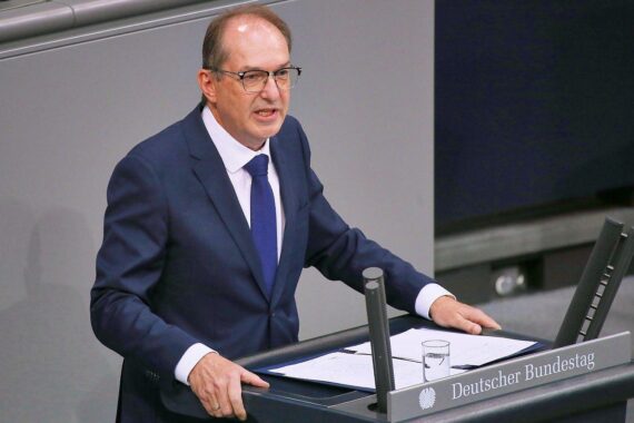 Alexander Dobrindt (Archiv) vor Berliner Sicherheits- und Polizeikontext, Foto via dts Nachrichtenagentur.