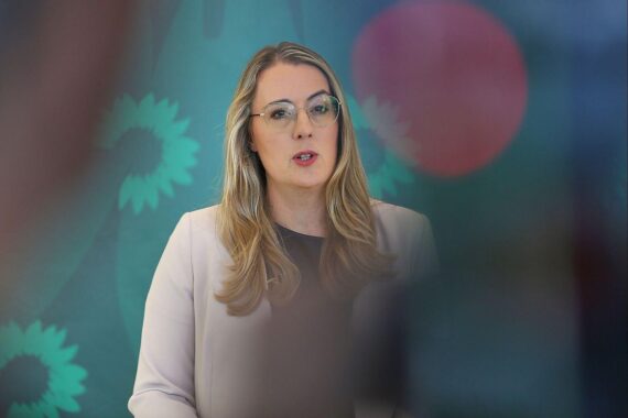 Katharina Dröge im Grünen-Politik-Kontext: spricht für grün-rot-rot und mit Bedingungen offensiv.