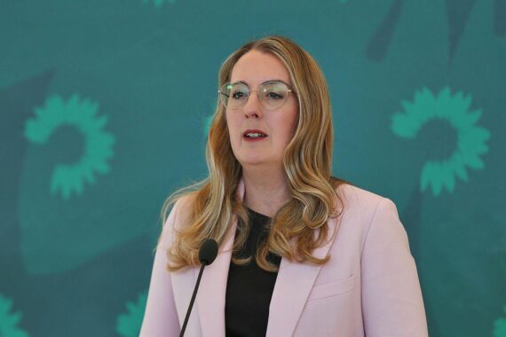 Katharina Dröge als Symbolfigur für die Forderung nach höheren Klimaabgaben für Superreiche.