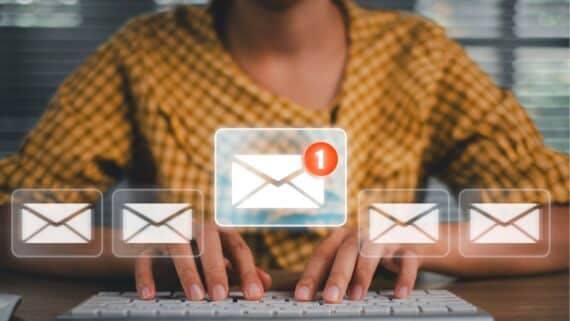 Eigene Domain statt Freemail-Adresse Warum die geschäftliche E-Mail-Adresse mehr ist als eine Formsache
