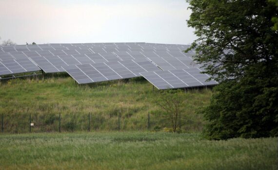 Solaranlage im Archiv; Bericht über Verkauf von insolventem Solarparkentwickler Enerparc.