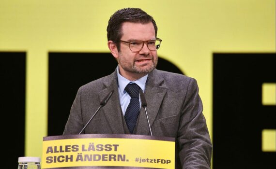 Marco Buschmann (FDP) im Archivfoto: Forderung nach schnellem Gesetz gegen Wohnraum-Vergesellschaftung.