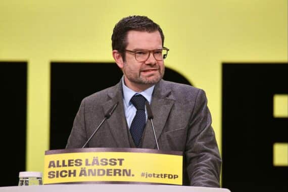 Marco Buschmann (FDP) im Archivfoto: Forderung nach schnellem Gesetz gegen Wohnraum-Vergesellschaftung.