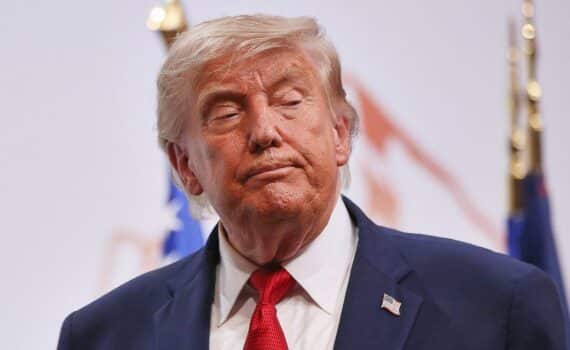 Donald Trump im Archiv, daneben Krieg in der Ukraine: Ben Hodges widerspricht Trumps „bald Frieden“-Aussage.