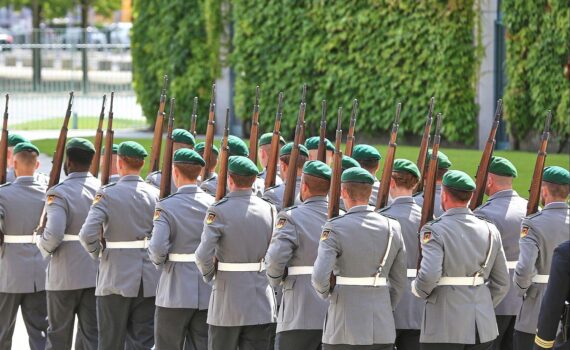 Bundeswehr-Soldaten im Einsatz (Archiv) bei Besuch der Panzerbrigade 45 in Litauen.