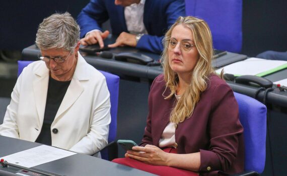 Katharina Dröge und Britta Haßelmann (Archivfoto) fordern neue Grüne-Strategie gegen die AfD.