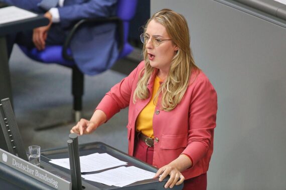 Katharina Dröge, Fraktionschefin der Grünen, bei einer politischen Stellungnahme.