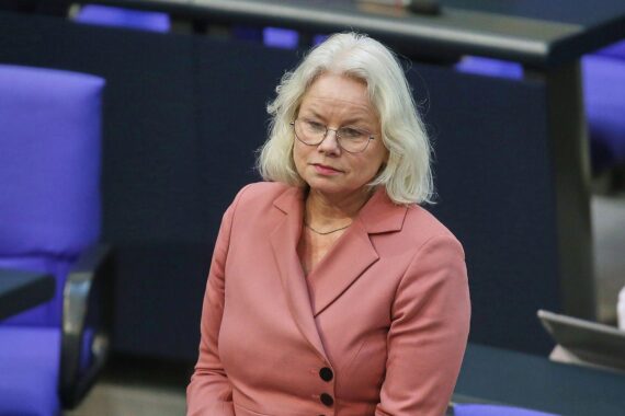 Kirsten Kappert-Gonther (Archiv) am Bundestag, fordert verlässliche WHO-Daten bei Lungenpest-Verdacht.