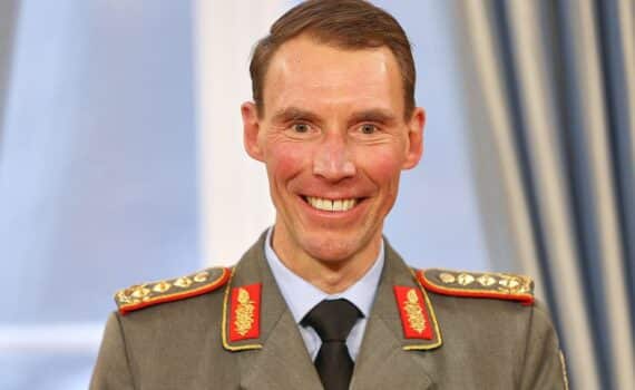 Christian Freuding (Archiv) spricht zu Starshield-Zugang, verspäteten Rüstungsprojekten und geplanten Cruise-Missiles.