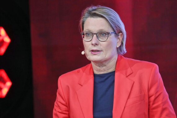 Stefanie Hubig im Archivfoto; häusliche Gewalt: Opfer sollen sich leichter von Peinigern räumlich trennen können.