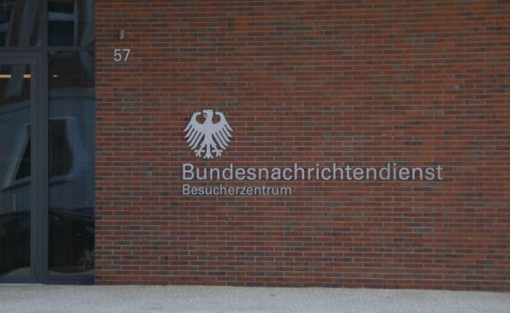 Bundesnachrichtendienst-Archiv: PKGr diskutiert Reform des Nachrichtendienstrechts, verfassungsrechtliche Neuland-Thematik in Berlin.