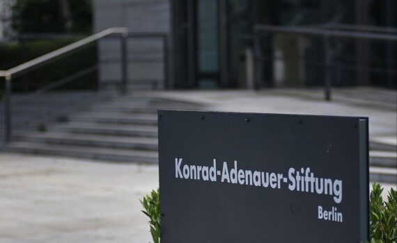 Konrad-Adenauer-Stiftung in Berlin (Archiv), Studie zur Verfassungsvereinbarkeit der AfD mit dem Grundgesetz.