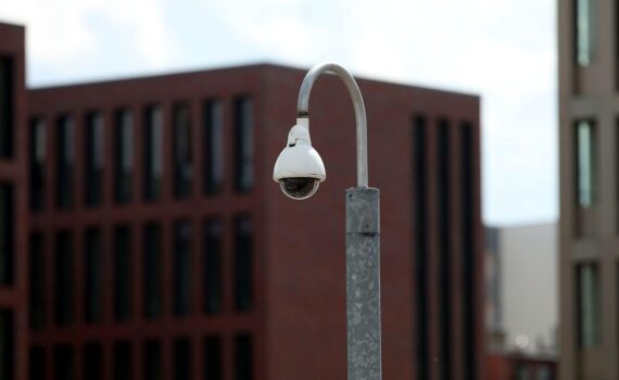 BND-Zentrale in Berlin (Archiv): Außenansicht des Bundesnachrichtendienstes, Kontext der Aufklärungsforderung.