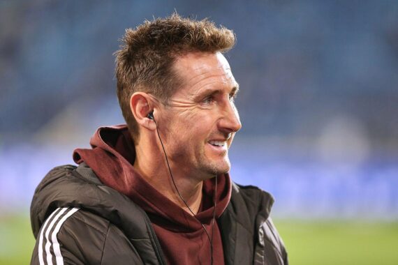 Miroslav Klose im Archivfoto, Philipp Lahm lobt ihn als „guten Trainer“ und mahnt vor Sonderwegen.