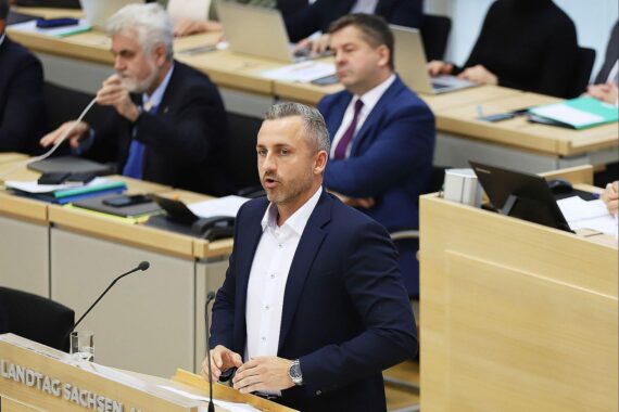 Ulrich Siegmund steht neben Sven Schulze im Landtag Sachsen-Anhalt, 14.10.2026, Foto dts Nachrichtenagentur.