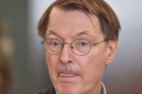 Karl Lauterbach spricht in Berlin gegen rot-rot-grüne Koalition mit Linken und Grünen.