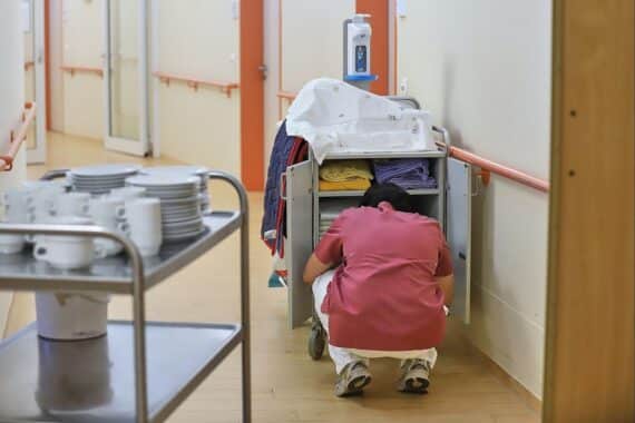 Bundesgesundheitsminister Linnemann vor Pflegeheim (Archiv), Thema Pflegekommission und Pflegestrukturreform.