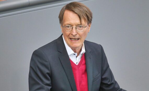 Karl Lauterbach (Archiv) spricht über WHO-Kooperation bei Lungenpest-Verdacht in Russland, mit Moskau-Hintergrund.