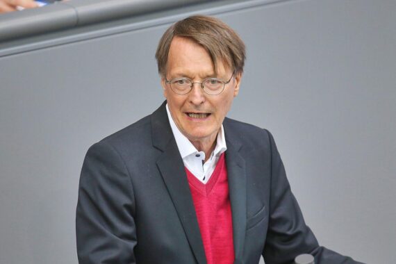 Karl Lauterbach (Archiv) spricht über WHO-Kooperation bei Lungenpest-Verdacht in Russland, mit Moskau-Hintergrund.