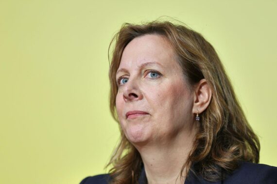 Julia Duchrow (Archiv) vor Berlin: Amnesty gegen US-Sanktionen gegen den Internationalen Strafgerichtshof.